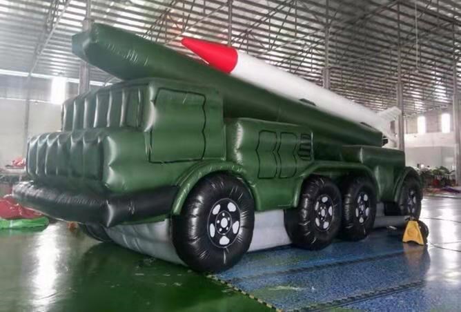 东兰充气导弹车